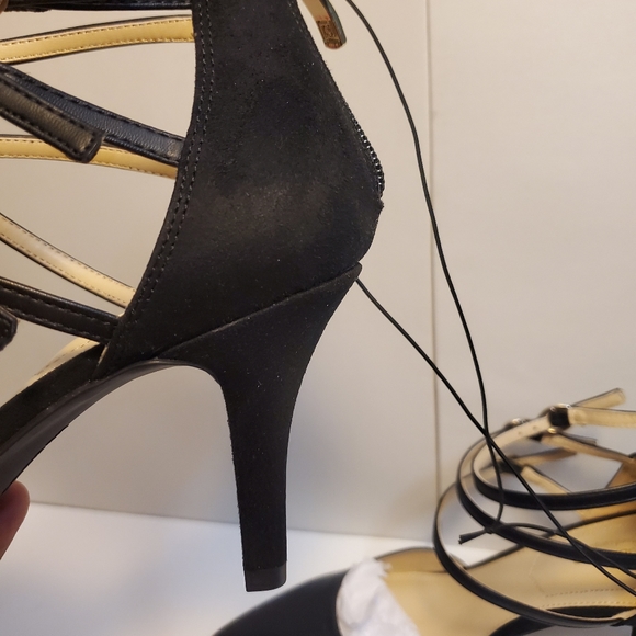 Liz Claiborne Wide Width Heels - Picture 7 of 8